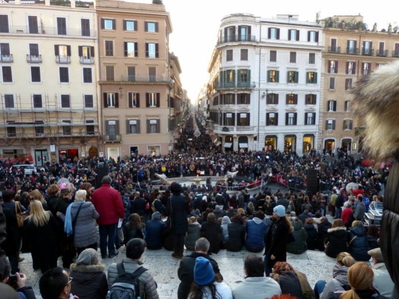 Even more people at the Spanish steps